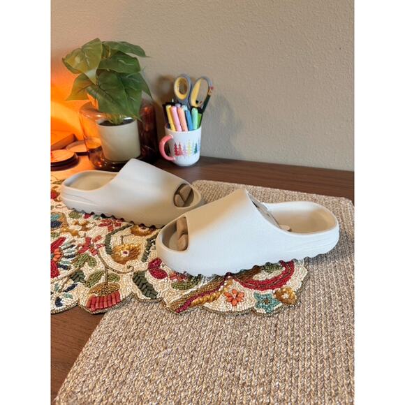 YZY YS-01 Cream Yeezy Slides Pure main image 7